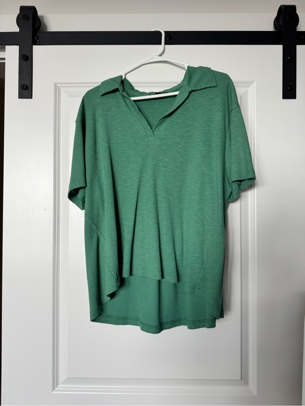 Relaxed Ribbed Knit Polo Top in Green